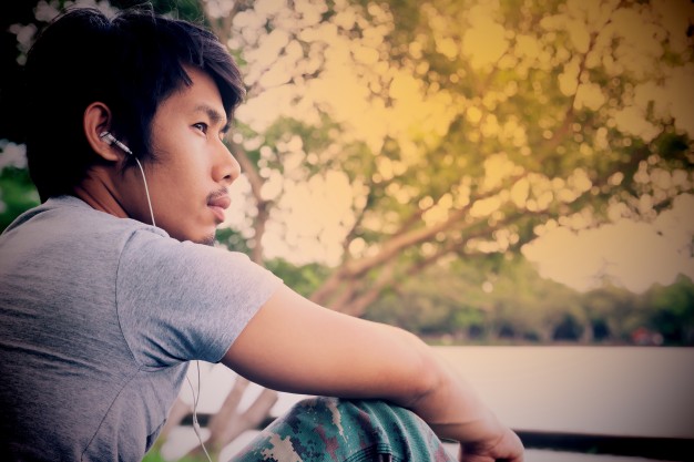 expat partner support men