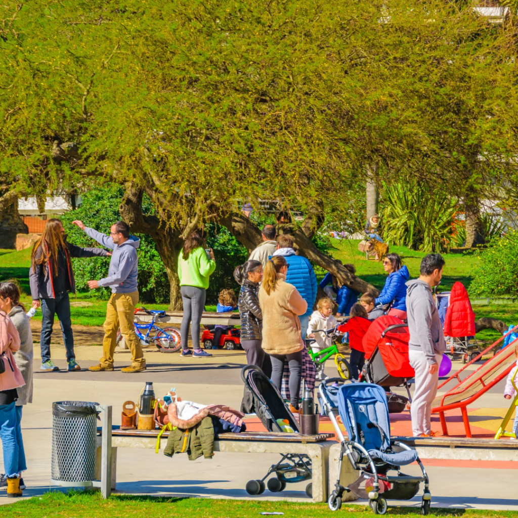 Expat-enjoying -quiet-time-in-one-of-the-best-parks-in-Paris-for-expats