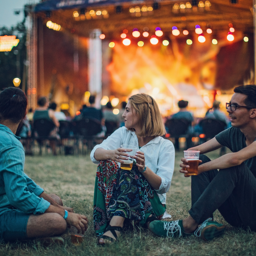 Family-enjoying-the-Fête-de-la-Musique-in-Paris