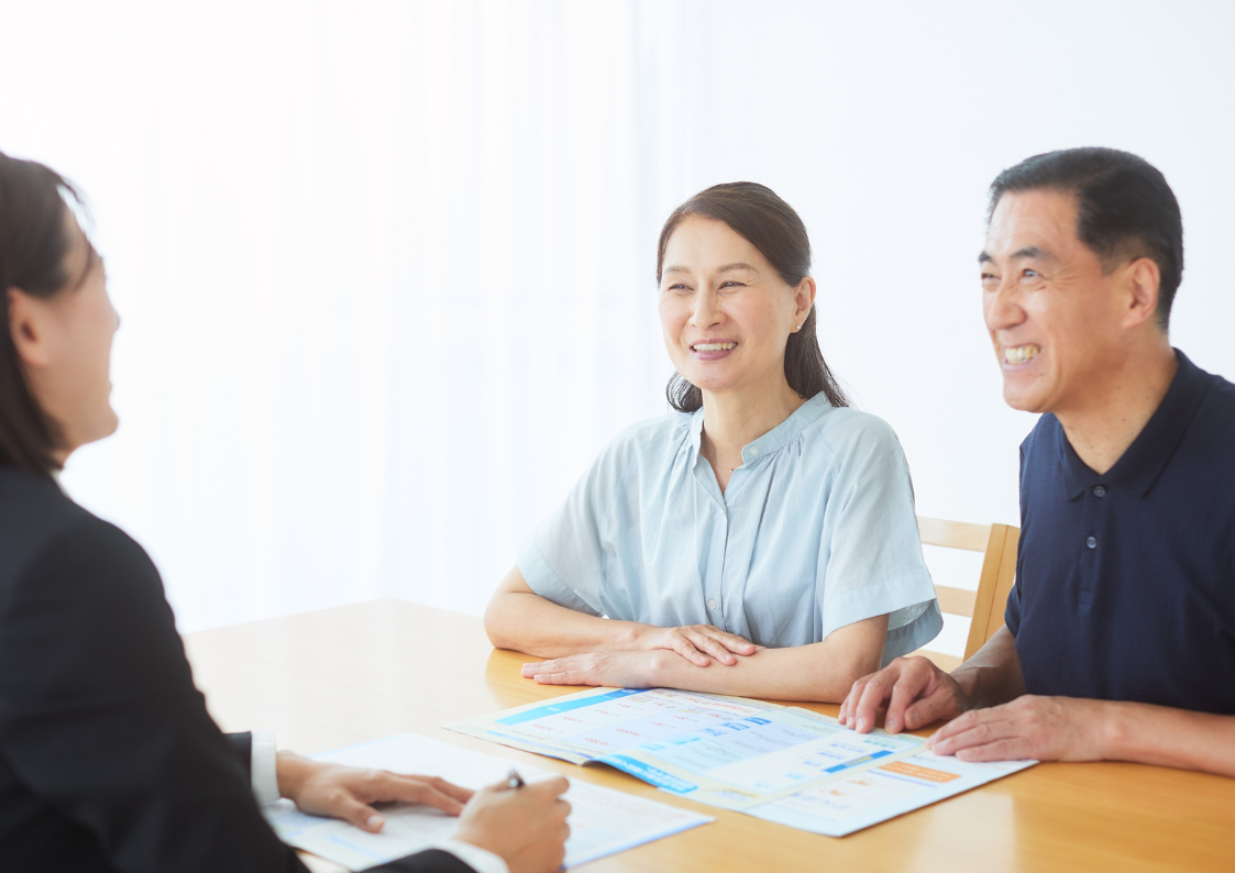 HR professionals discussing expat partner support and relocation planning
