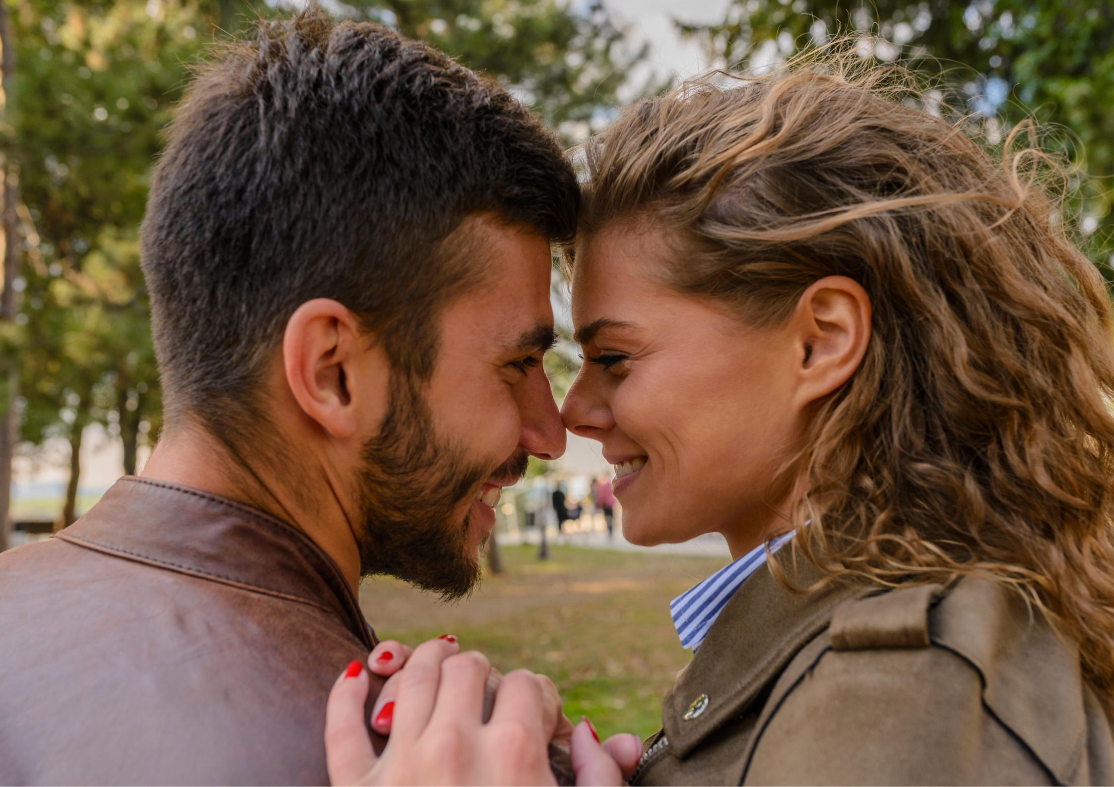 Couple balade heureux