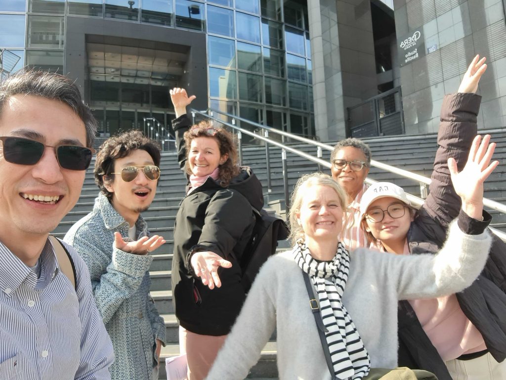 Diverse group of expats building confidence and independence in Paris with Absolutely French.