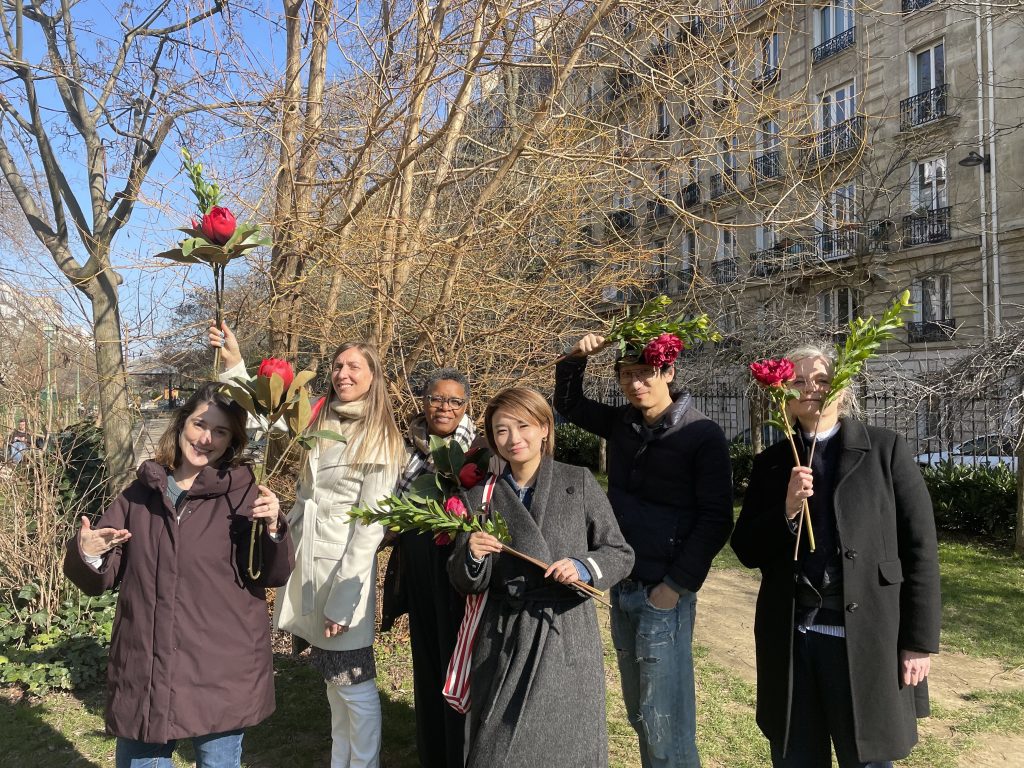Expat independence in Paris during a Stroll and Learn activity