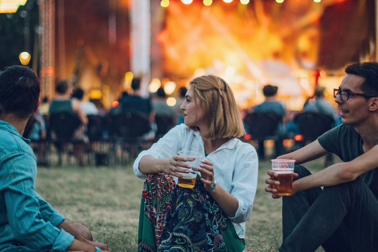 Family-enjoying-the-Fête-de-la-Musique-in-Paris